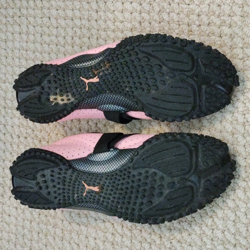 Puma Pink and Black Sneakers with Sporty Design - Picture 2 of 3